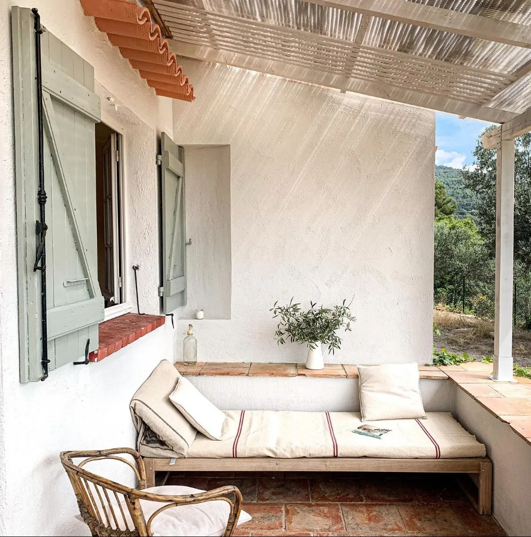 Mediterranean veranda painted in Pigeon and Ammonite