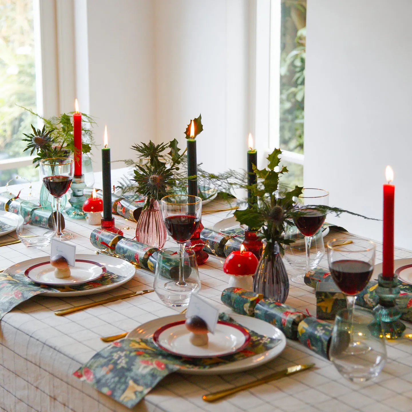 Traditional red and green Christmas table decor with eco-friendly crackers